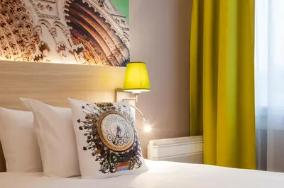 Un ou plusieurs lits dans un hébergement de l'établissement Brit Hotel Confort Amiens