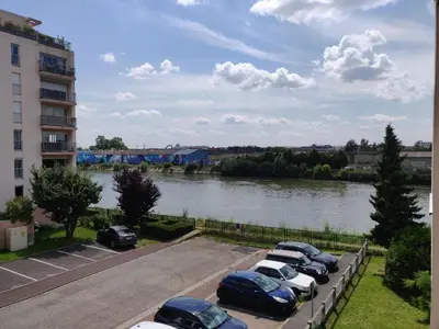 Vue sur la rivière ou le fleuve situé(e) à proximité de l'appartement