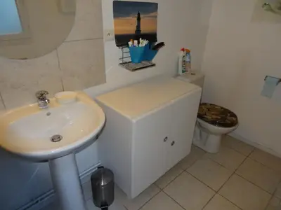 Salle de bains dans l'établissement La Bethencouroise