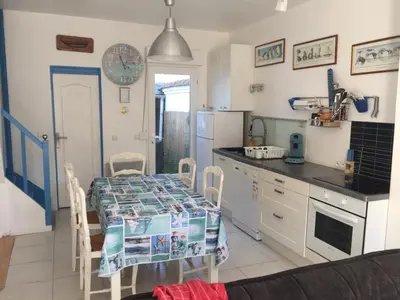 Cuisine ou kitchenette dans l'établissement La Bethencouroise