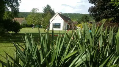 Jardin de l'établissement Gite Dans Parc De Sculptures - Gîte 