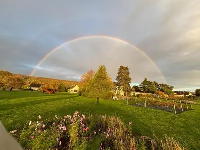 Jardin de l'établissement Gite Dans Parc De Sculptures - Gîte 