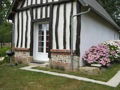 Jardin de l'établissement Gîte des Pins Penchés