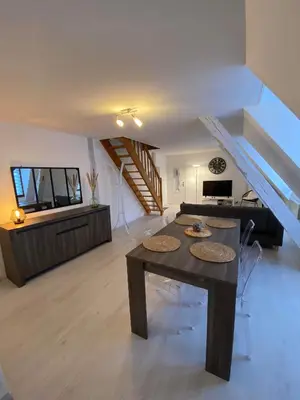 Coin salon dans l'établissement QUAI 65 , 3 pièces sur le port, à 250 m de la rue piétonne et de la mer