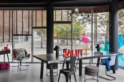 Restaurant ou autre lieu de restauration dans l'établissement Moxy Amiens