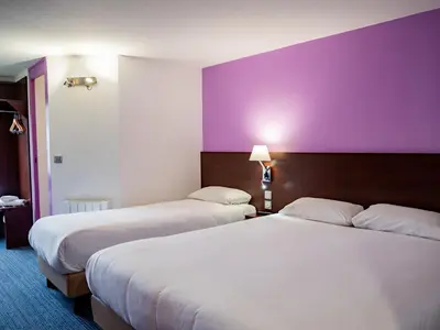 Un ou plusieurs lits dans un hébergement de l'établissement Contact Hotel Restaurant La Chaumière entre Orgeval et Flins A13 sortie 8