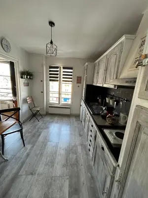 Cuisine ou kitchenette dans l'établissement Plage port tout à pied