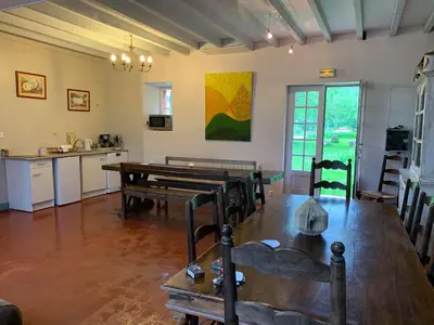 Cuisine ou kitchenette dans l'établissement Chambres au Domaine de Seraincourt