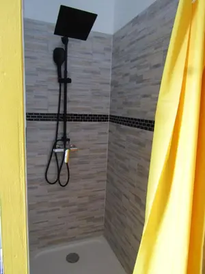 Salle de bains dans l'établissement Chambre d'hôtes Au Nid du Thil