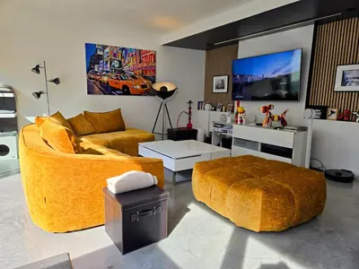 Coin salon dans l'établissement Rouen centre avec Sauna - Jacuzzi - Parking - 5 étoiles