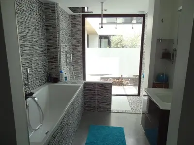 Salle de bains dans l'établissement Rouen centre avec Sauna - Jacuzzi - Parking - 5 étoiles