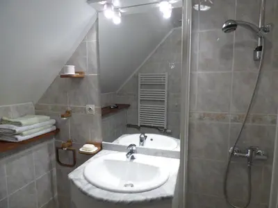 Salle de bains dans l'établissement La Fontainoise
