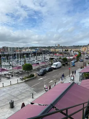 Vue générale sur Dieppe ou vue de la ville depuis l'appartement