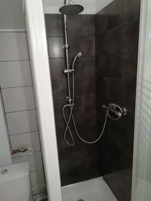 Salle de bains dans l'établissement appartement de la place