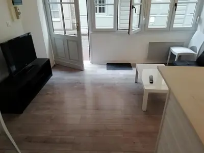 Télévision ou salle de divertissement dans l'établissement appartement de la place