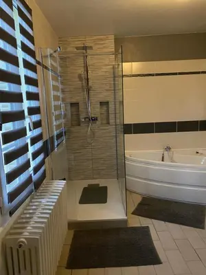 Salle de bains dans l'établissement maison de maitre