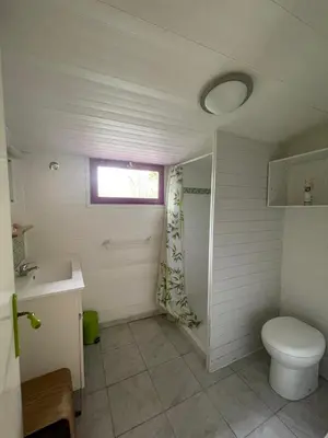 Salle de bains dans l'établissement Le Clos Robinson