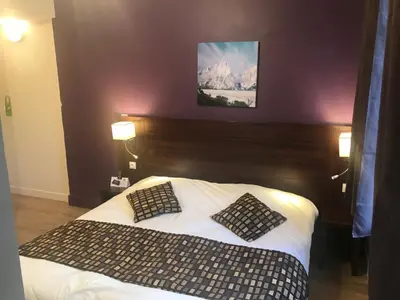 Un ou plusieurs lits dans un hébergement de l'établissement HÔTEL LES IRIS