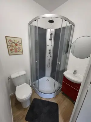 Salle de bains dans l'établissement Iago Lodge ,gare et aéroport à proximité