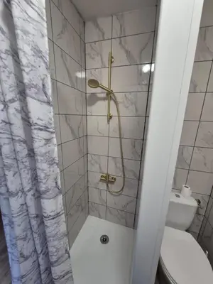 Salle de bains dans l'établissement Iago Lodge ,gare et aéroport à proximité