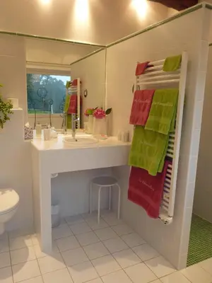 Salle de bains dans l'établissement La Charretterie