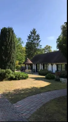 Jardin de l'établissement Les Enclos Bed and Breakfast à 4 mn de Chantilly