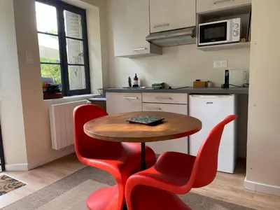Cuisine ou kitchenette dans l'établissement Clairseine