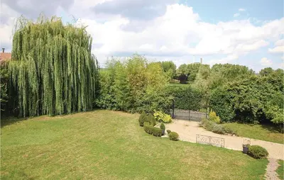 Jardin de l'établissement Gorgeous Home In Les Damps With Wifi
