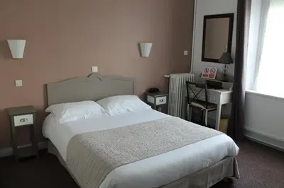 Un ou plusieurs lits dans un hébergement de l'établissement Hôtel Moderne