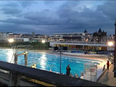 Piscine de l'établissement Appartement 1 chambre, dieppe centre draps non inclus ou située à proximité