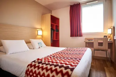 Un ou plusieurs lits dans un hébergement de l'établissement Kyriad Rouen Sud - Val de Reuil