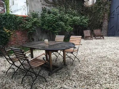 Jardin de l'établissement Maison individuelle dans ancienne ecurie