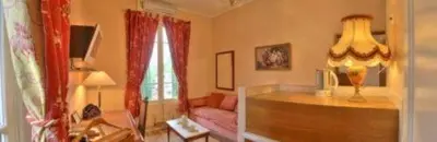 Télévision ou salle de divertissement dans l'établissement Auberge des Écluses