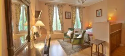 Coin salon dans l'établissement Auberge des Écluses