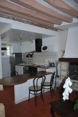 Cuisine ou kitchenette dans l'établissement Gites aux Fleurs de Cerises