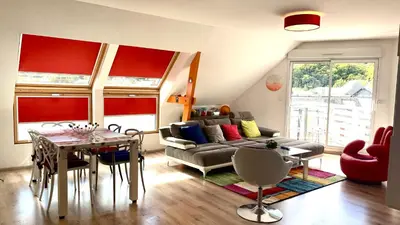 Coin salon dans l'établissement La Seine en couleurs