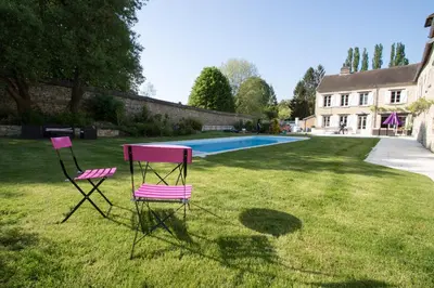 Piscine de l'établissement Le clos de Chaussy ou située à proximité