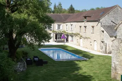 Piscine de l'établissement Le clos de Chaussy ou située à proximité