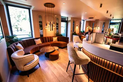 Coin salon dans l'établissement Amicitia - Hôtel & Restaurant