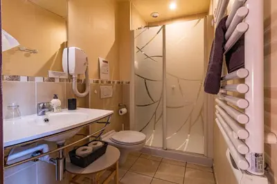 Salle de bains dans l'établissement La Villa