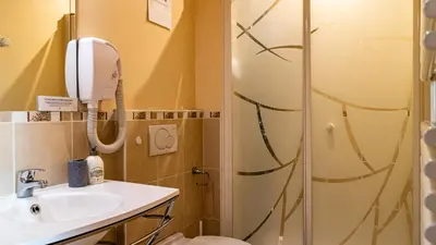 Salle de bains dans l'établissement La Villa