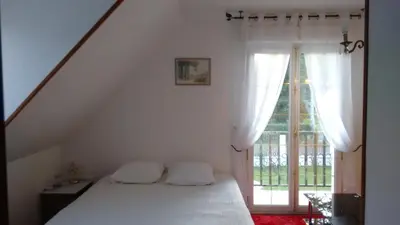 Un ou plusieurs lits dans un hébergement de l'établissement Les chambres du lac