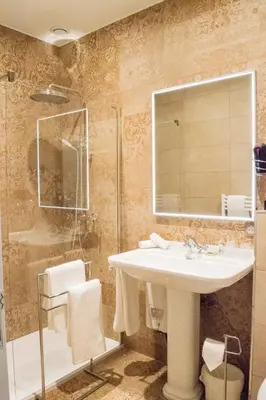 Salle de bains dans l'établissement Hotel des Iris