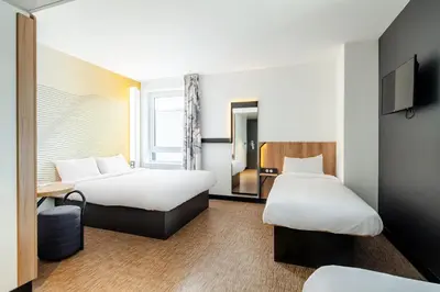 Un ou plusieurs lits dans un hébergement de l'établissement B&B HOTEL Cergy Saint Christophe