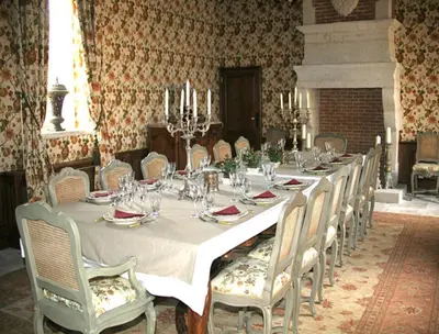 Restaurant ou autre lieu de restauration dans l'établissement Château de Maudetour