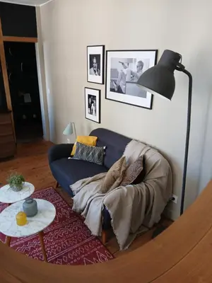 Coin salon dans l'établissement L'Echiquier de Normandie confort cosy et vue premium