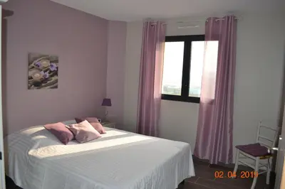 Un ou plusieurs lits dans un hébergement de l'établissement Maison avec Piscine intérieure privée sans vis à vis chauffée toute l année