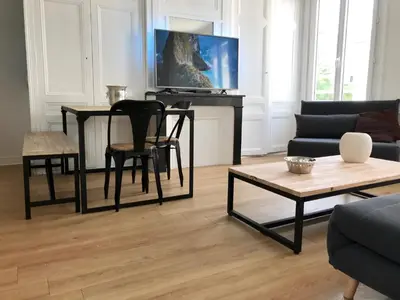 Télévision ou salle de divertissement dans l'établissement Le secret de Léa