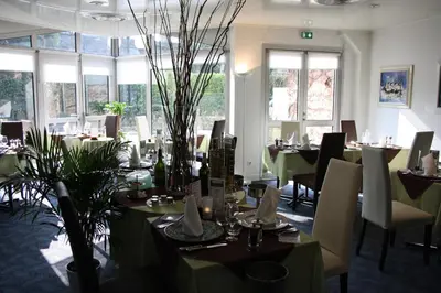 Restaurant ou autre lieu de restauration dans l'établissement La Berteliere, The Originals Relais