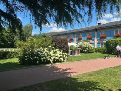 Jardin de l'établissement La Berteliere, The Originals Relais